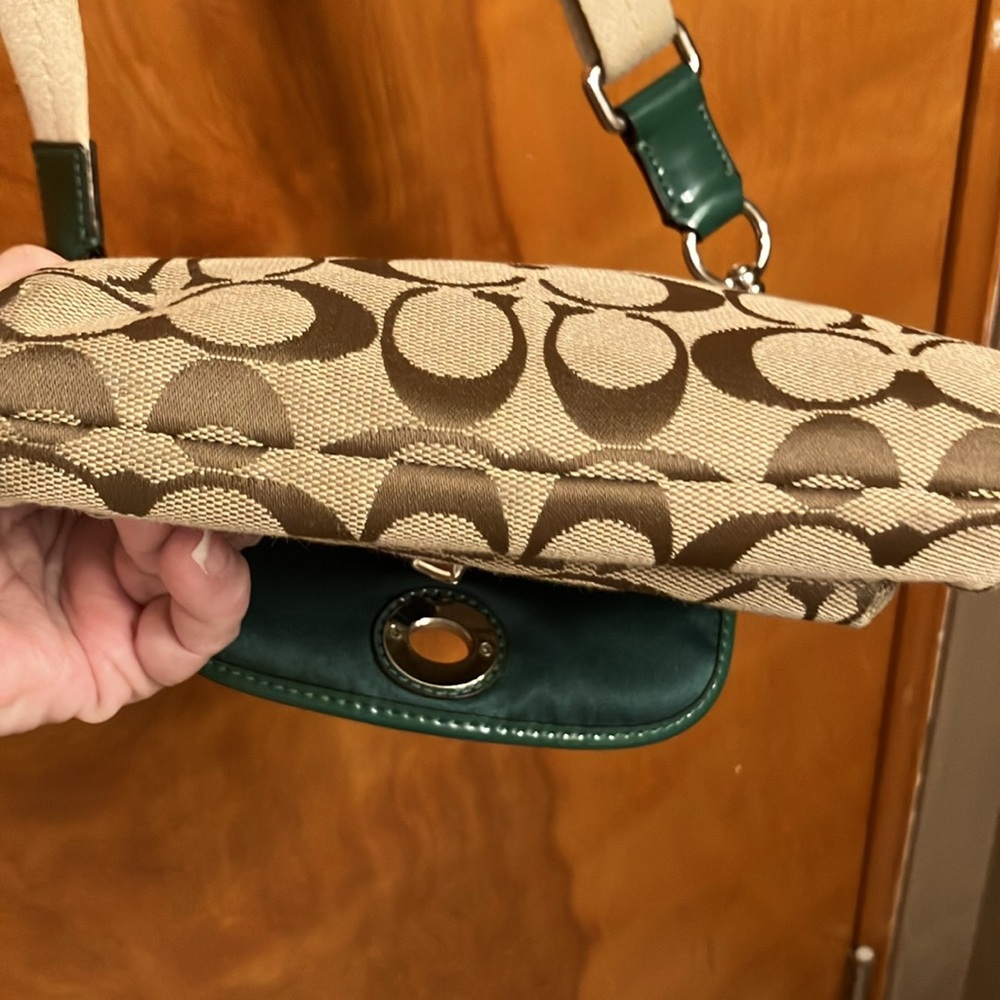 COACH. CROSSBODY WITH GREEN PATENT LEATHER TRIM. NO HANGTAG. SILVER TRIM. EUC - Picture 10 of 13